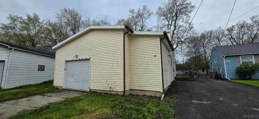 24 Starcrest Dr
