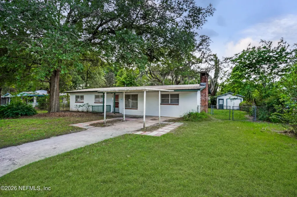 1820 Roselle Ave