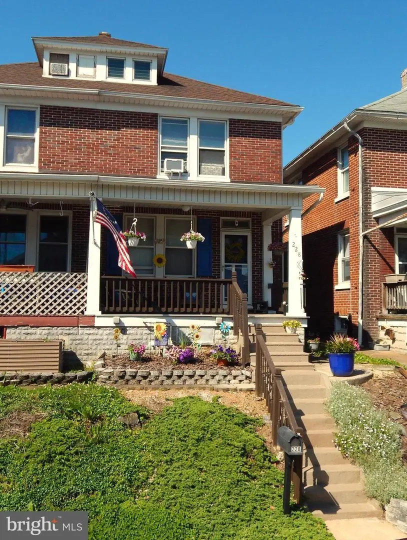 228 Wise Ave