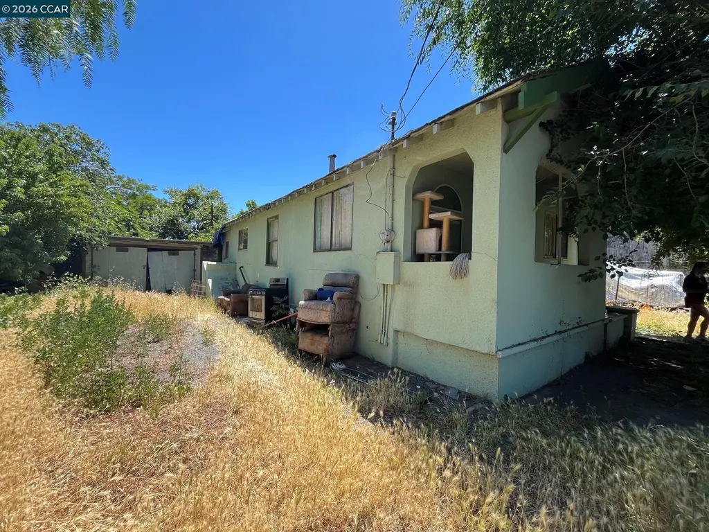 196 N Bella Monte Ave