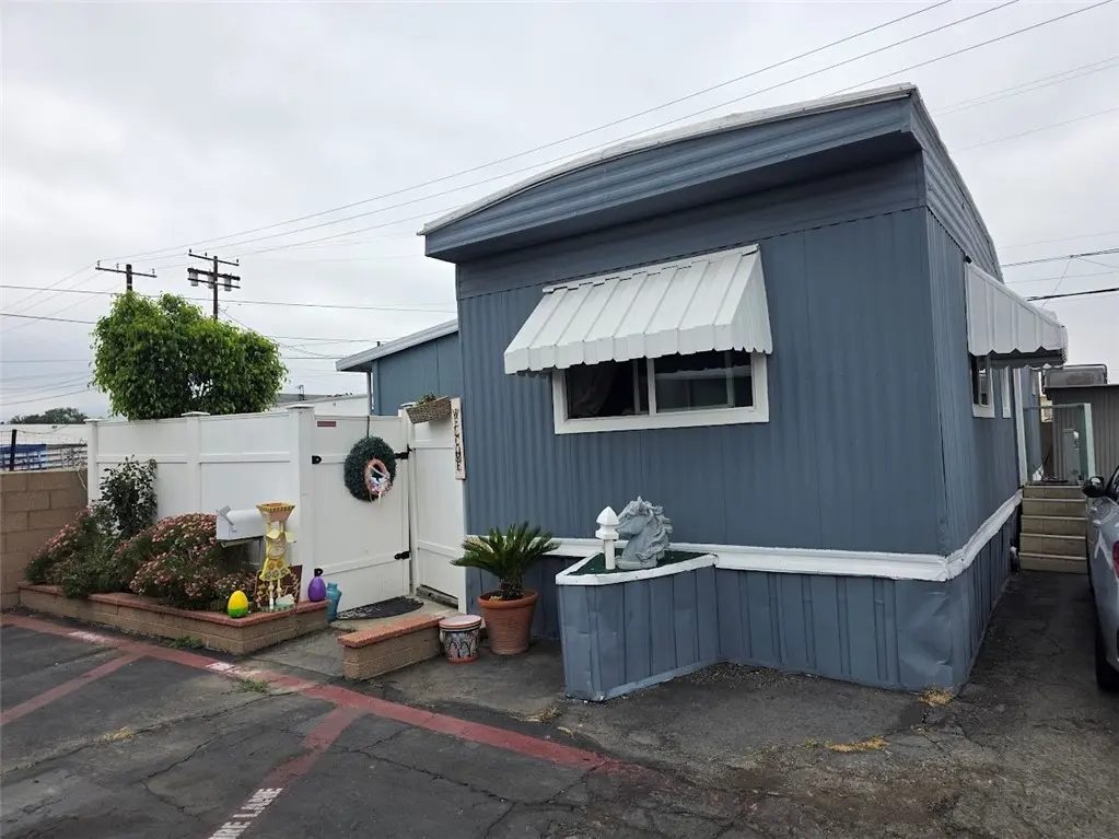 716 N Grand Ave Unit J1