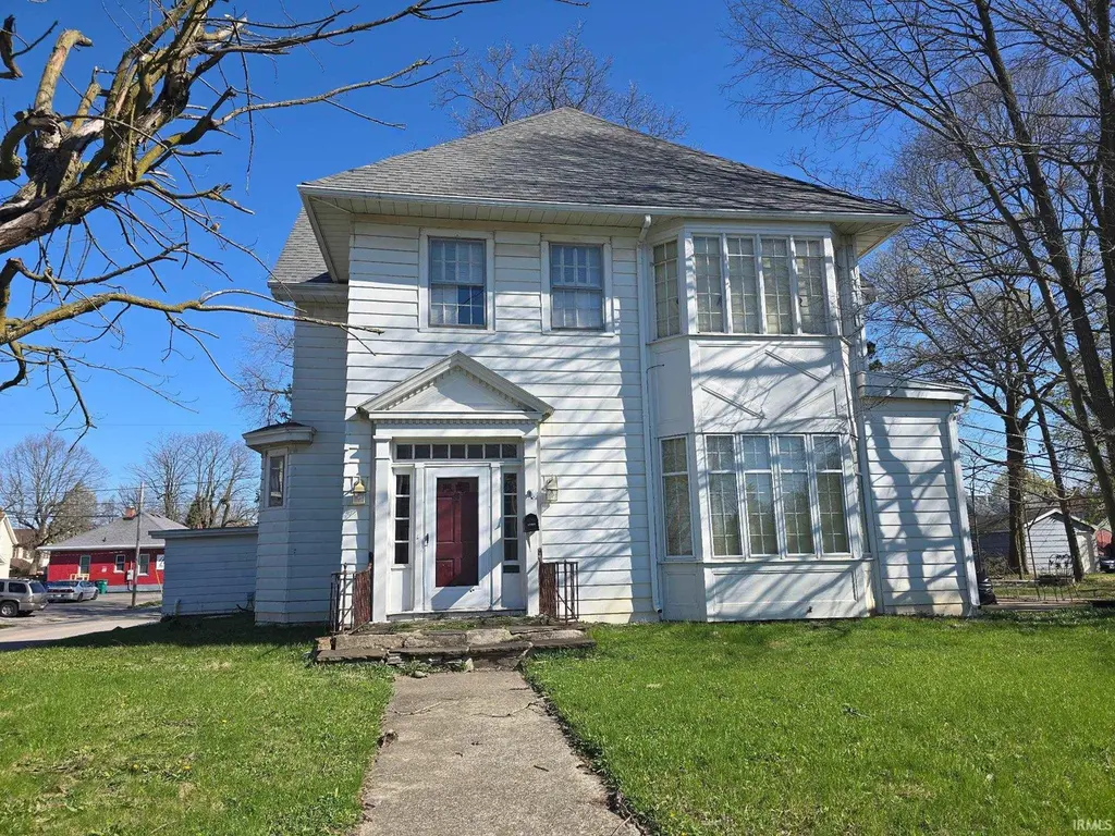 1224 W 4th St