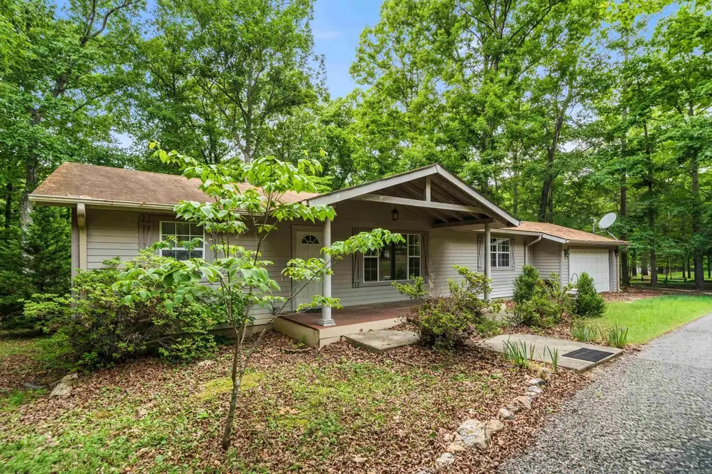 308 Lawrence Ln
