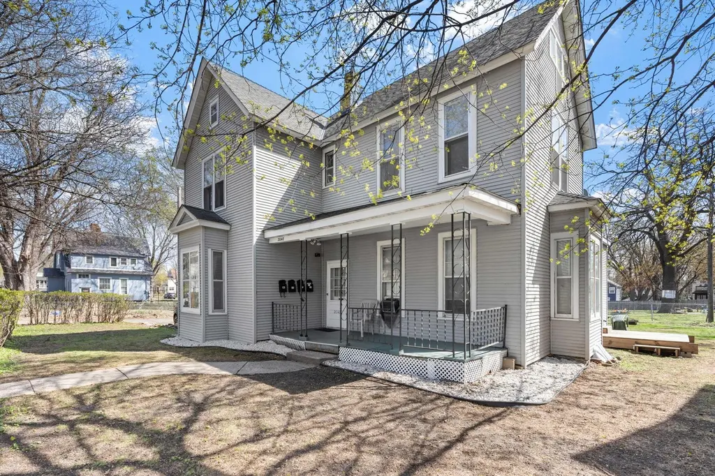 2048 Carroll Ave