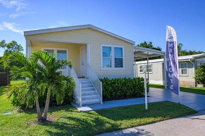 8 Queen Palm Dr