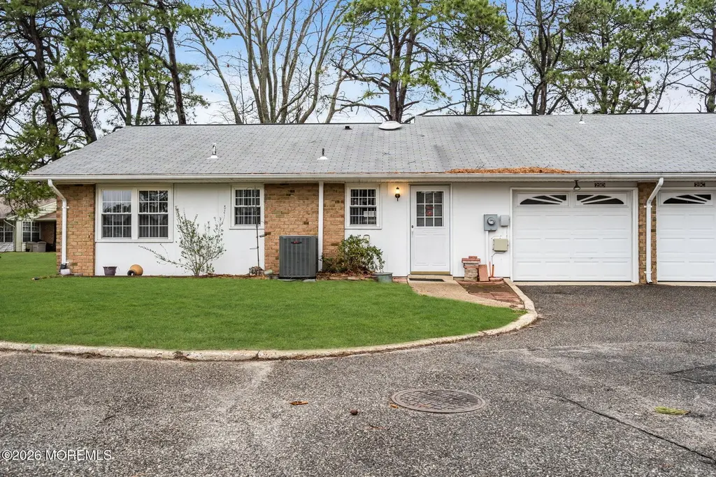 29 Edinburgh Ln Unit D