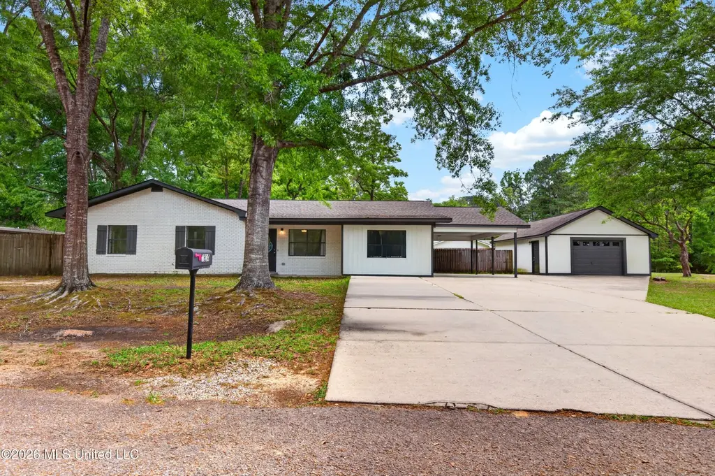 1604 Williams Dr