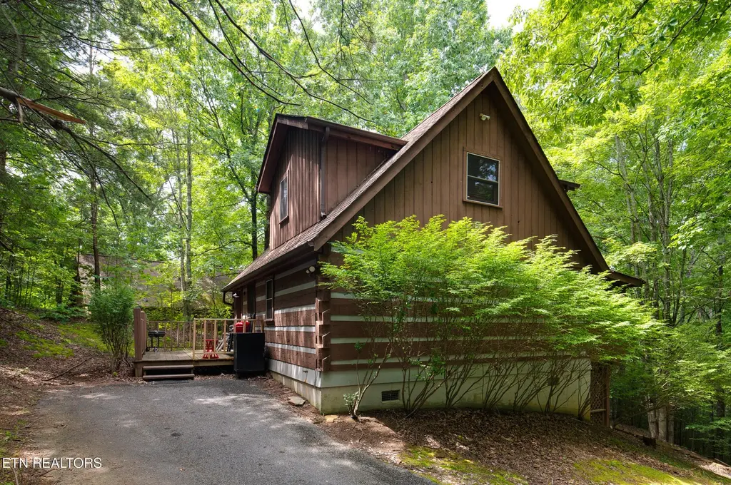 2345 Courtney Ln
