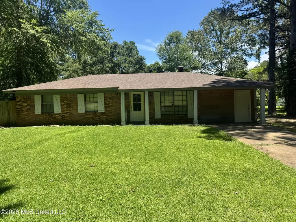290 Twin Lakes Dr