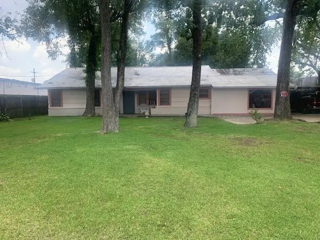 2615 Sweetgum Ln