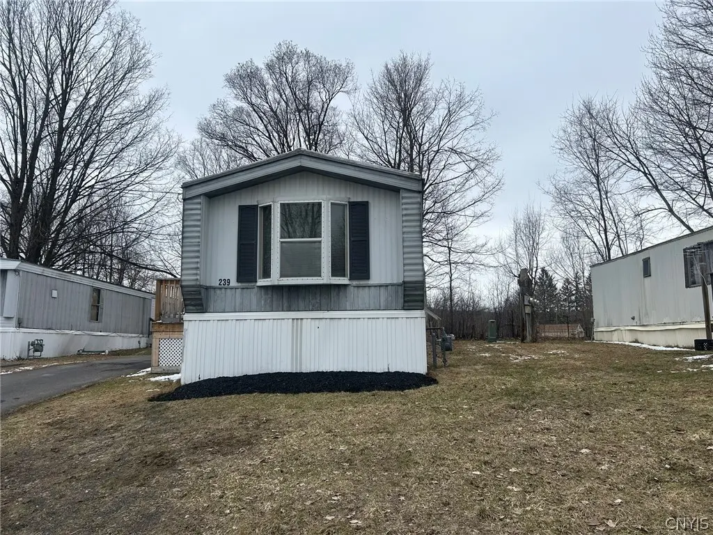 239 Colonial Cir
