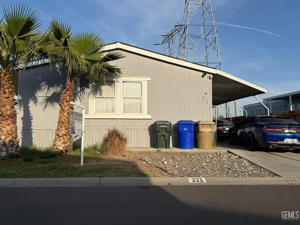 6601 Eucalyptus Dr #221
