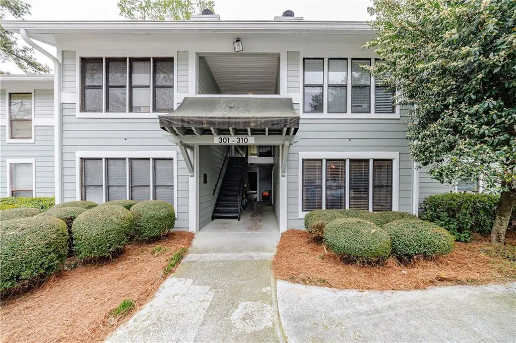 303 Summit North Dr NE
