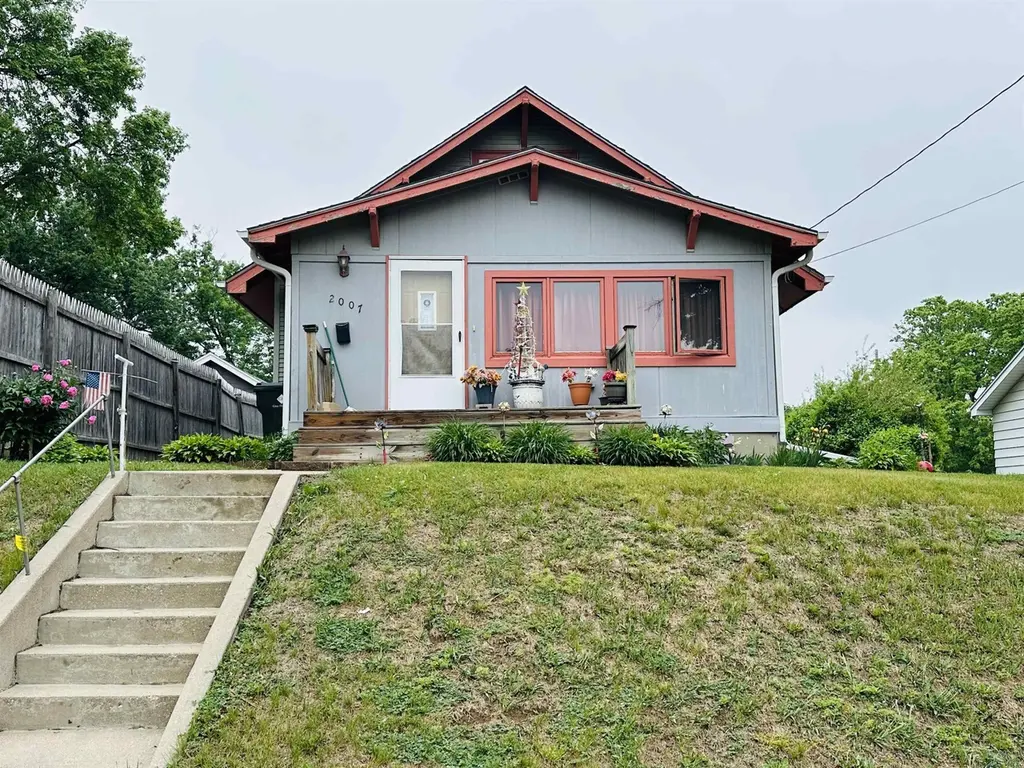 2007 W 5th St