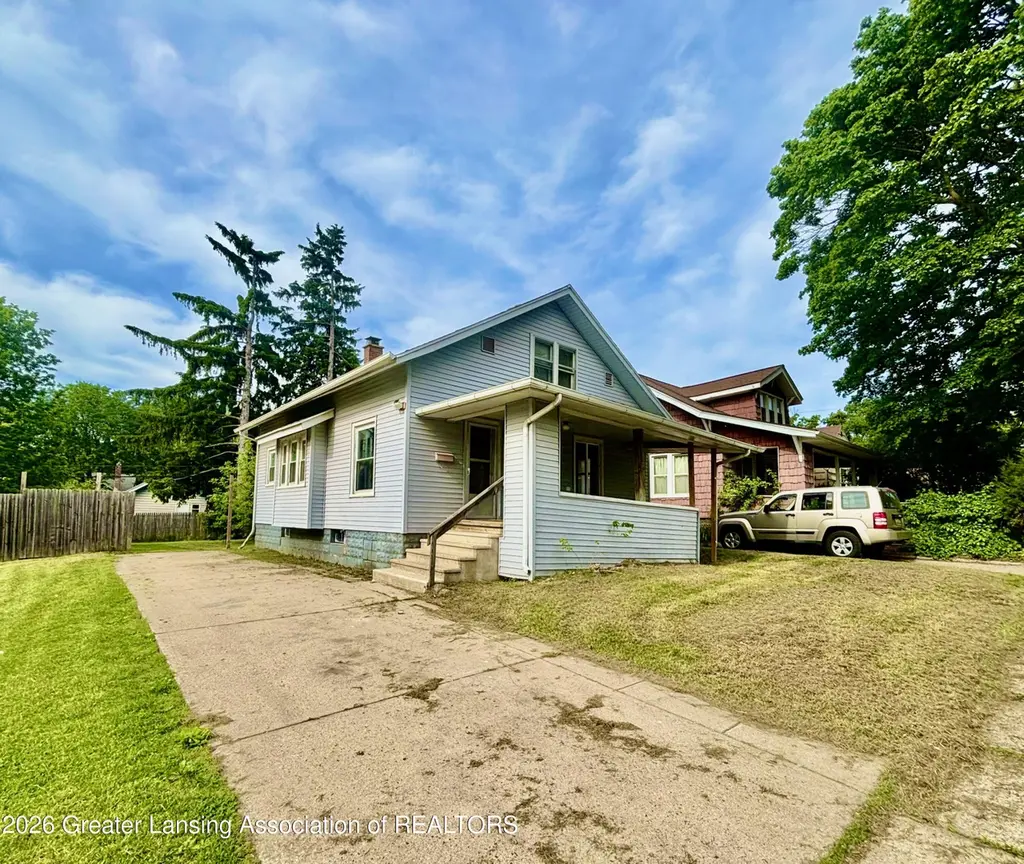 1111 Walsh St