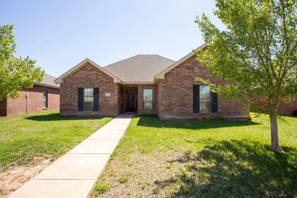 7911 Crestline Dr