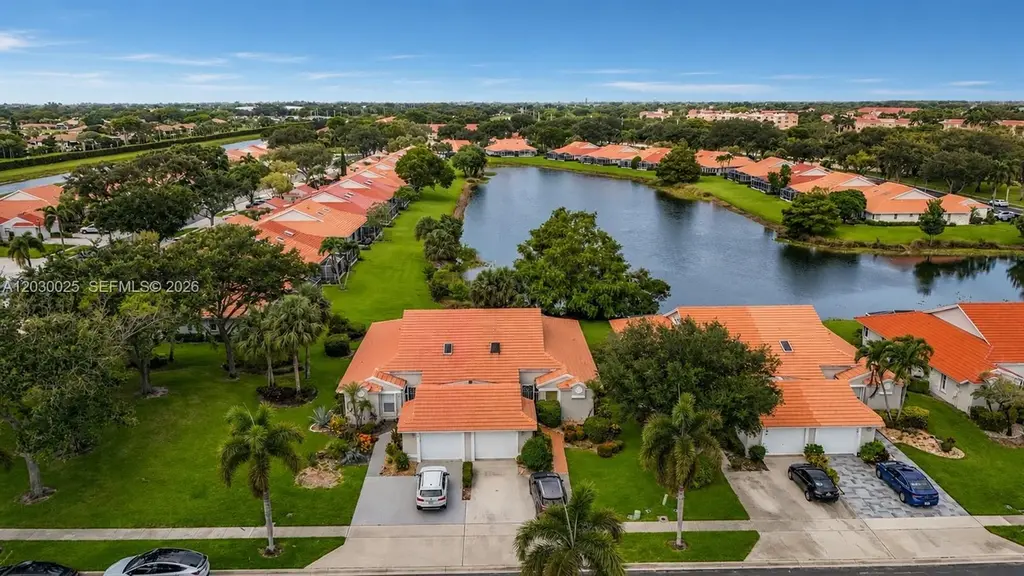 5591 Royal Lake Cir