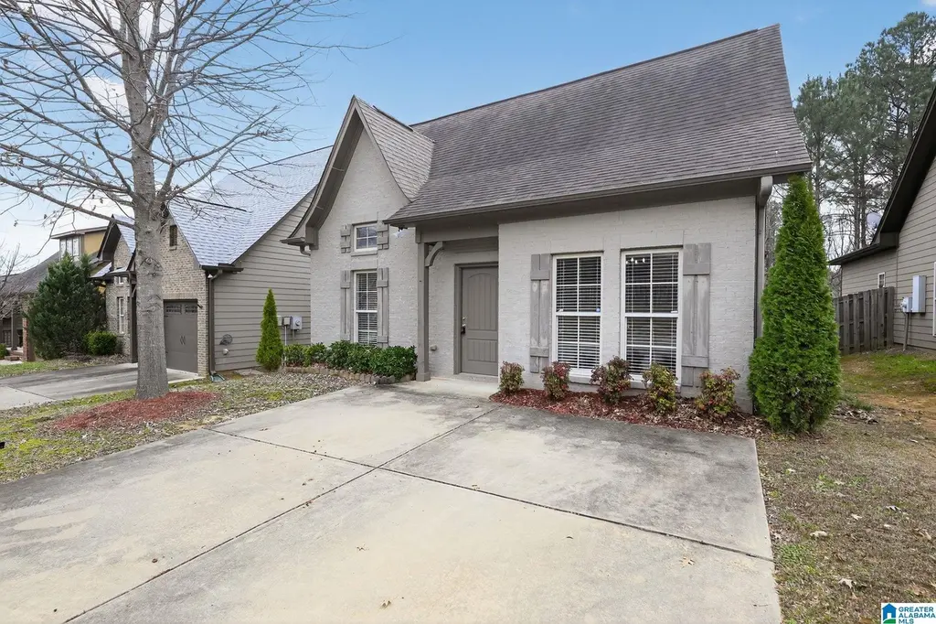121 Kingston Ct