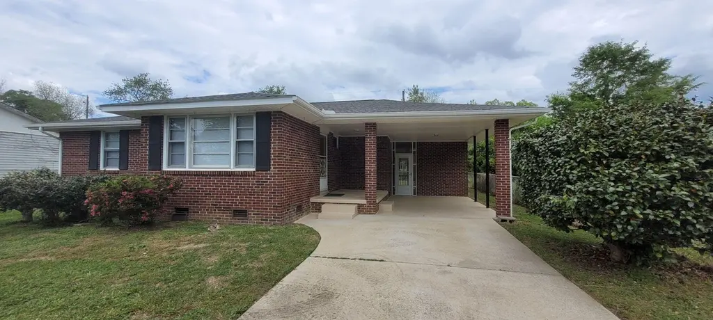 924 Mockingbird Ln