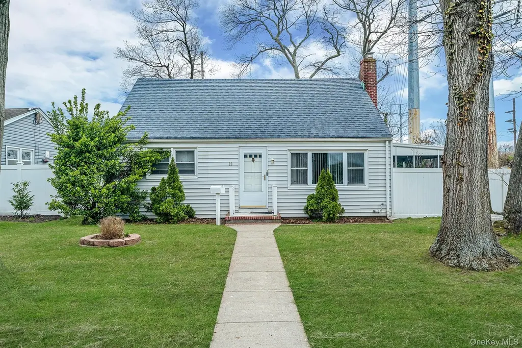 23 Lakewood Ave
