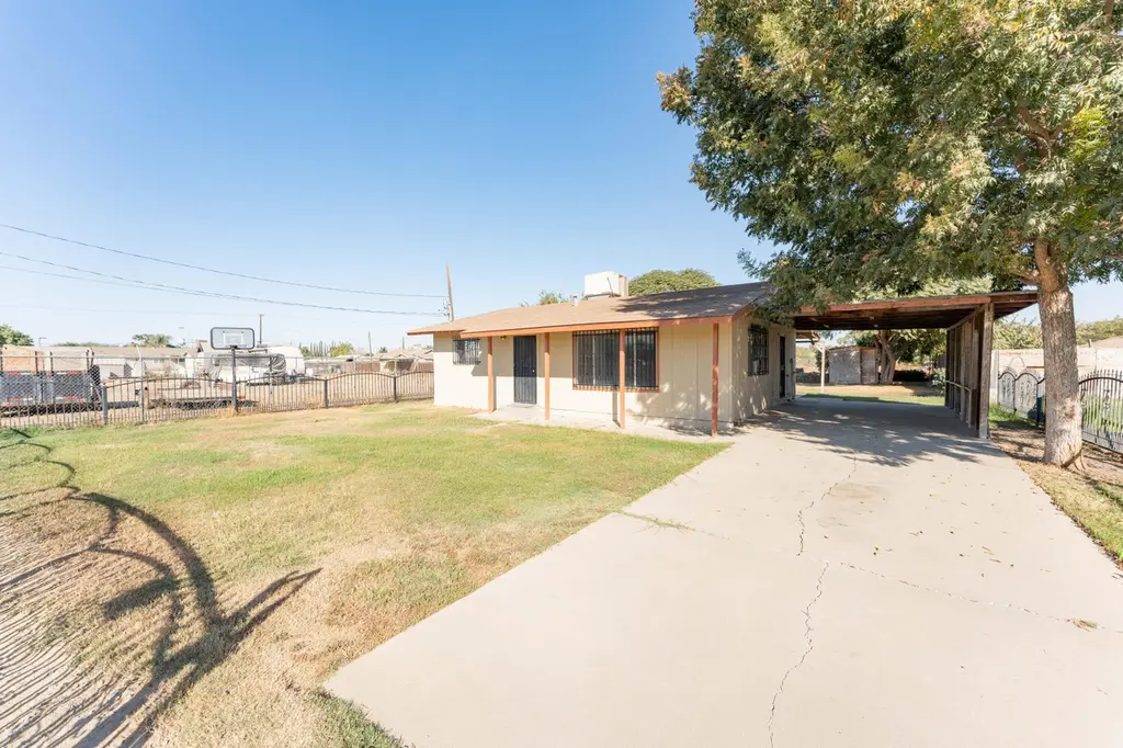 1120 E Joanne Ave