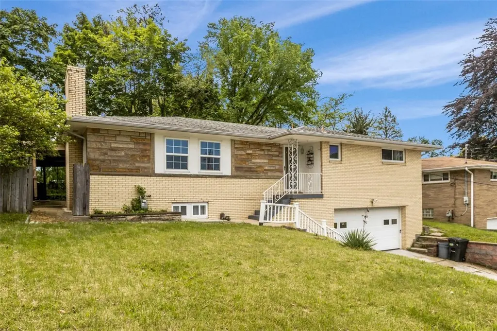 1105 Greentree Rd