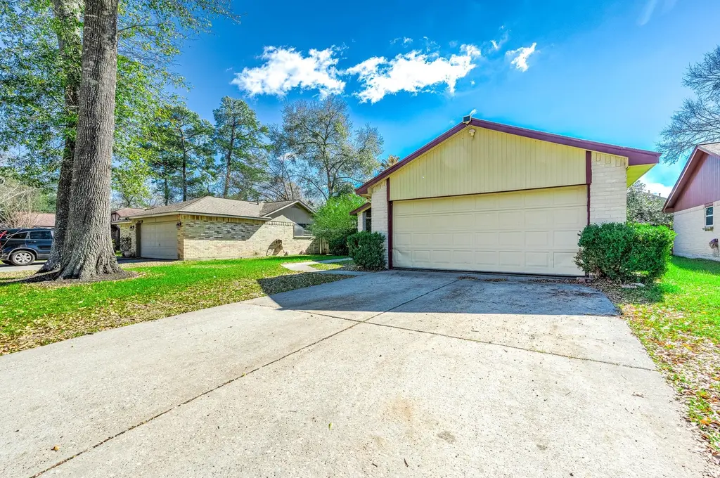 3423 Nutwood Ln