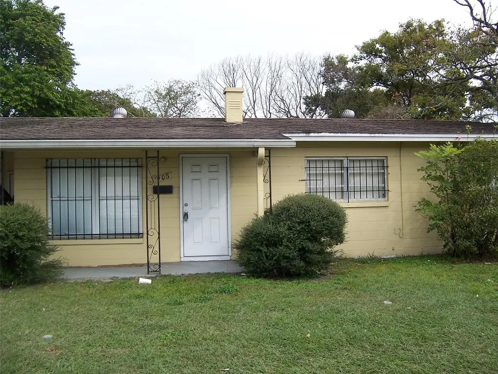 905 N Pine Hills Rd