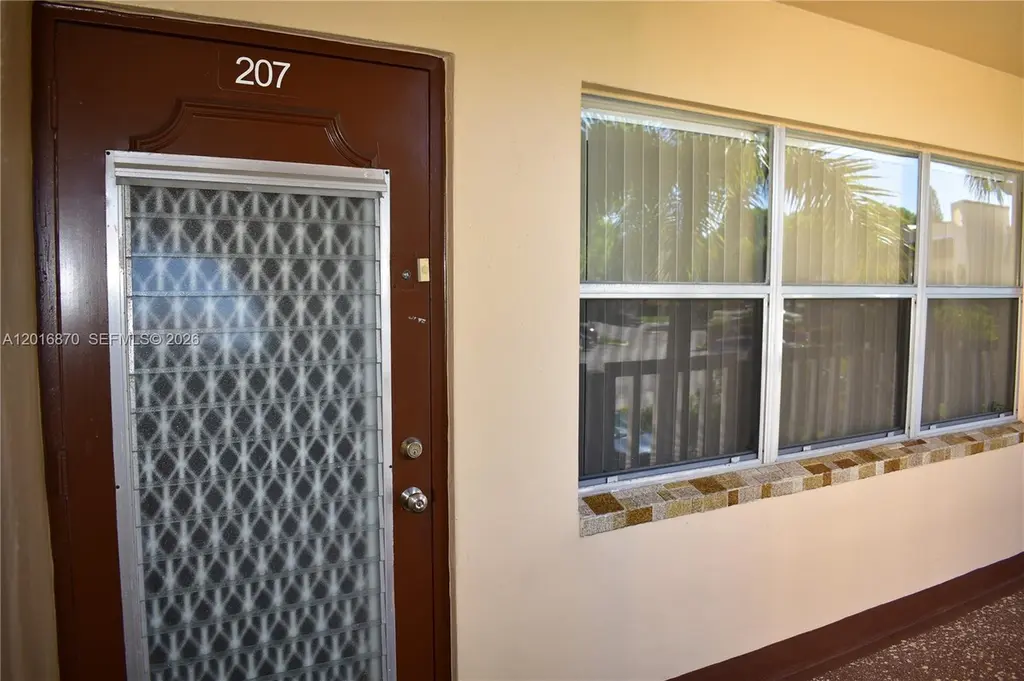 8851 Sunrise Lakes Blvd #207