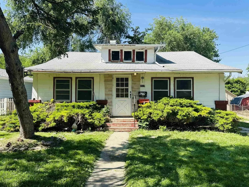 2515 W Highland Ave