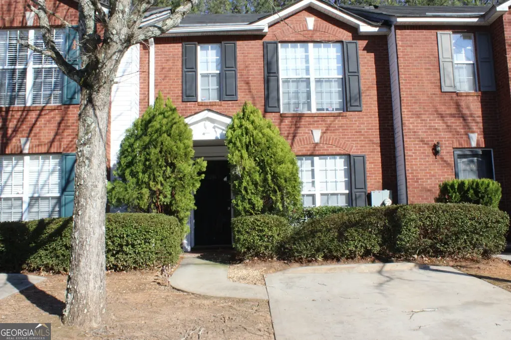 2296 Strathmoor Manor Dr