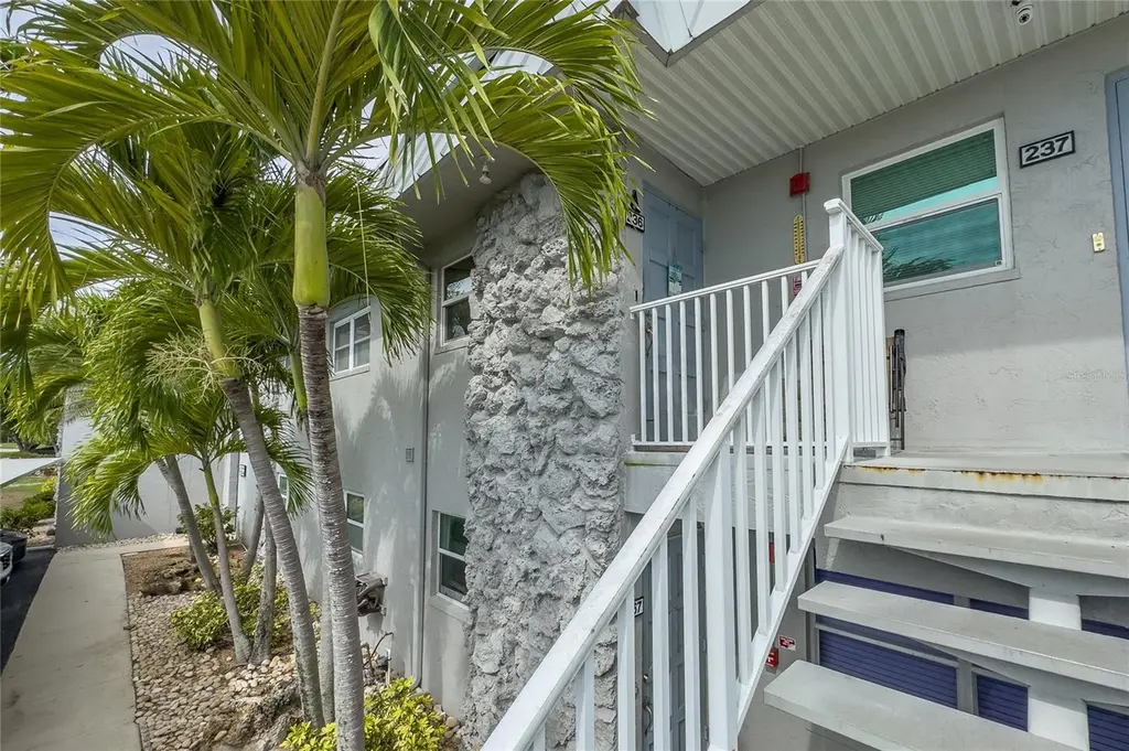 6777 Winkler Rd Unit A236
