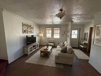 1011 Chartiers Ave