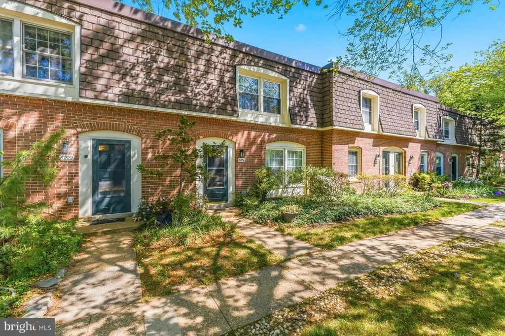 8220 Carrleigh Pkwy #11