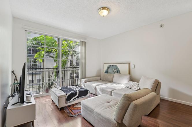 533 NE 3rd Ave #321