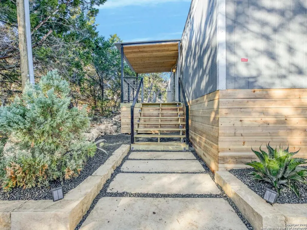 1230 Greenbriar