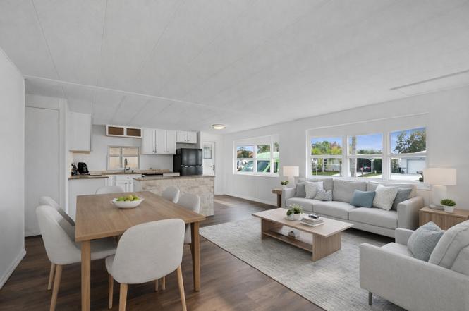 5 Santa Fe Ln