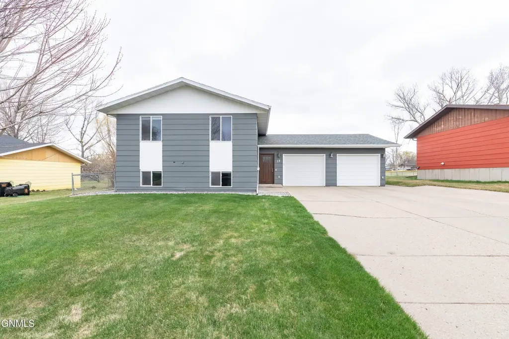 12 Stanley Dr