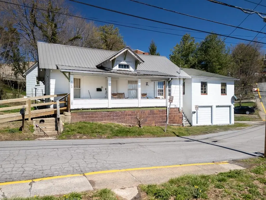 109 Fairlawn Ave