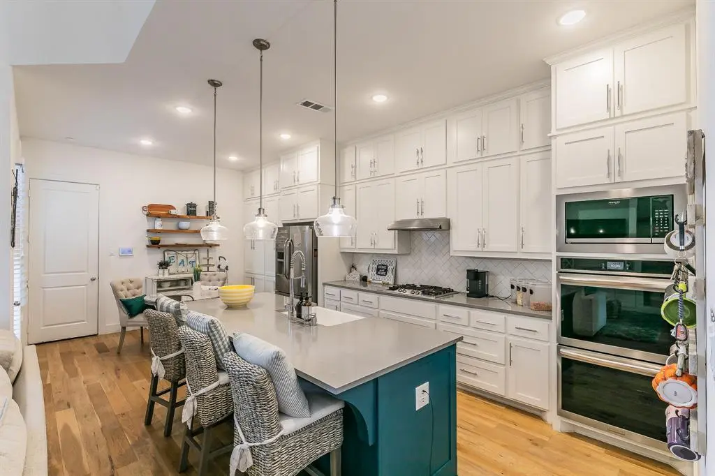 2425 Longspur Dr