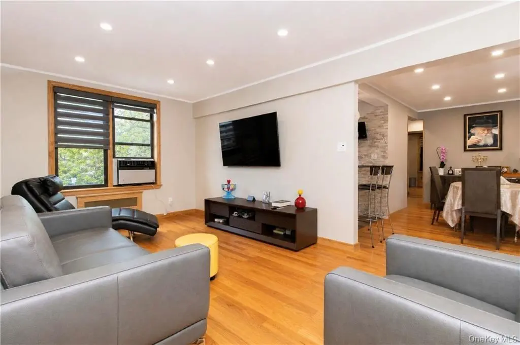 711 Montauk Ct Unit 2H