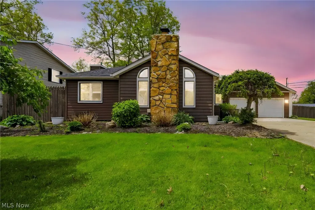 2013 Deerfield Dr