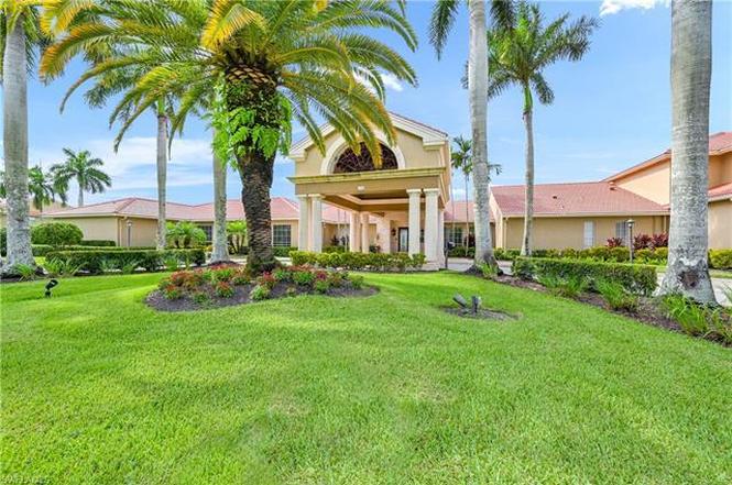 6655 Huntington Lakes Cir #202