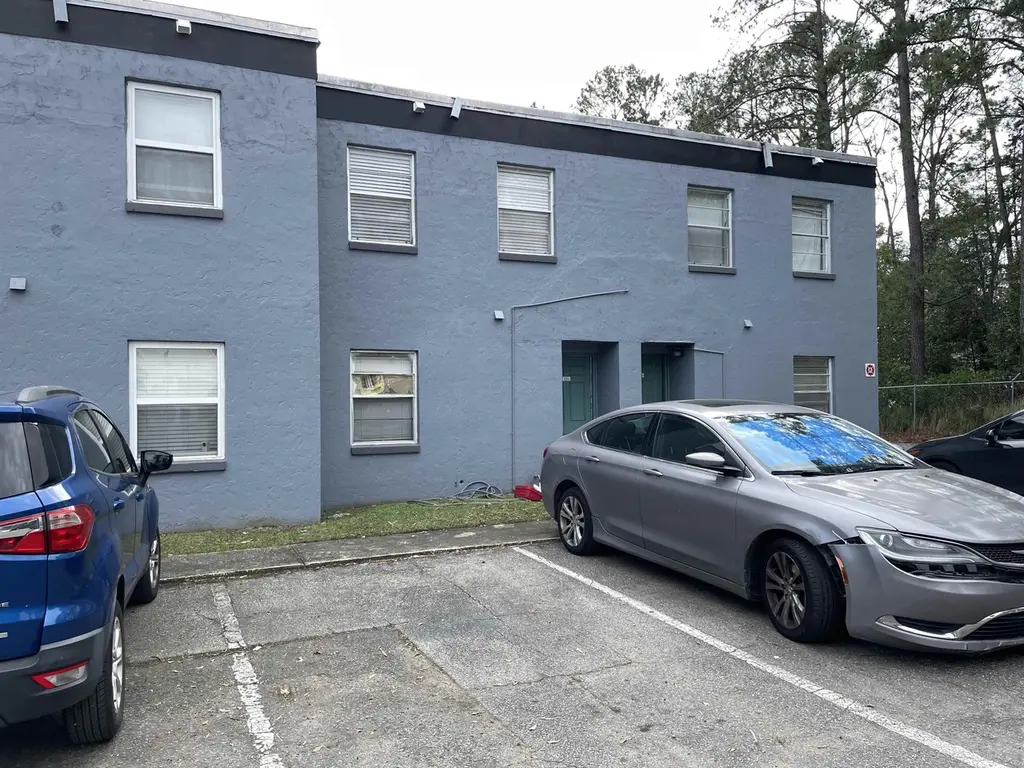 2325 W Pensacola St #136