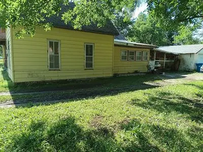 118 E Elk St
