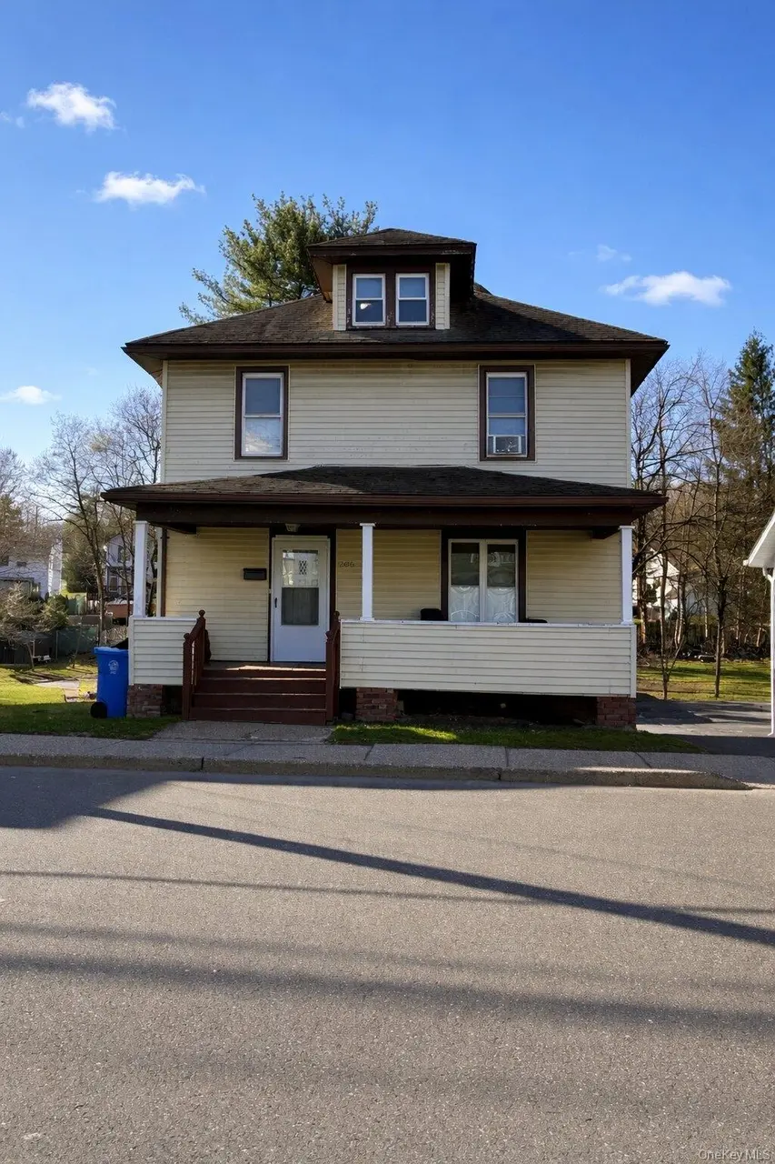 206 W Main St