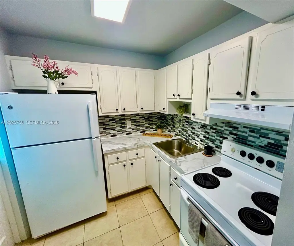 2213 NE 1st Ct #203