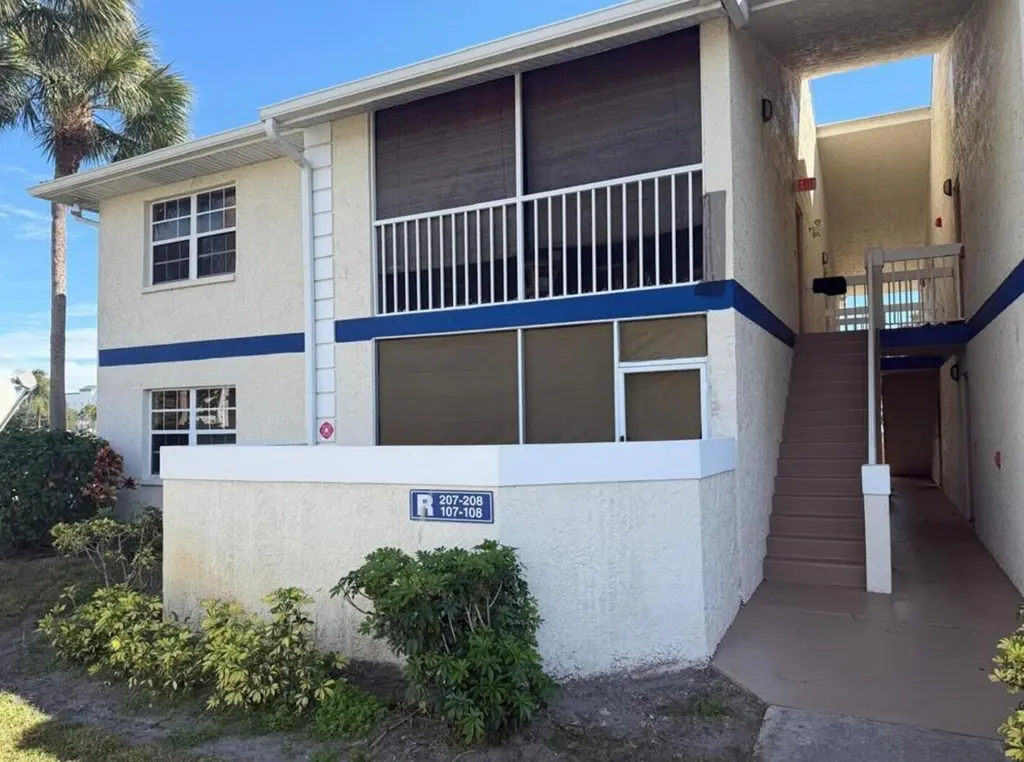 1531 SE Royal Green Cir Unit 207