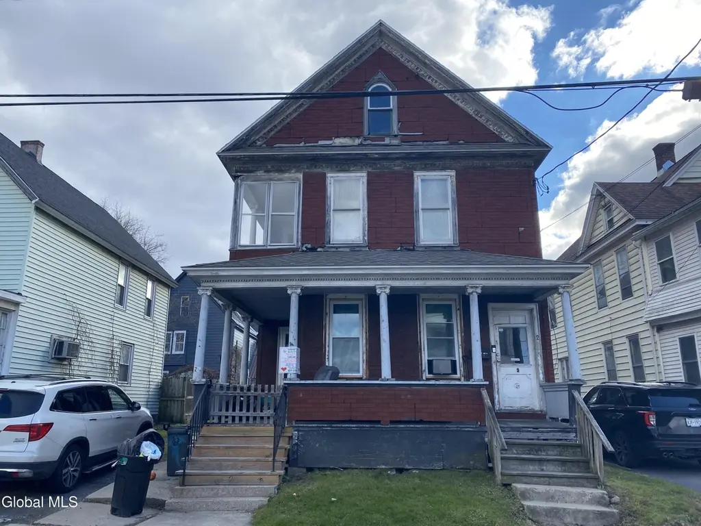 24 Eagle St