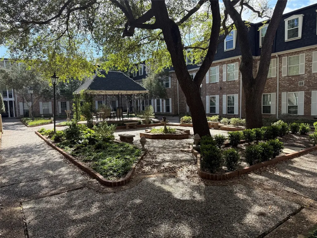 357 N Post Oak Ln #207